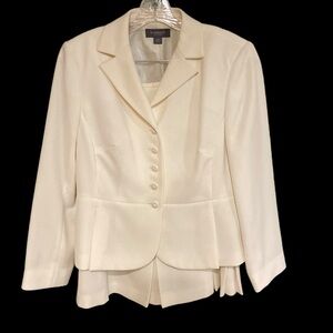 Liz Claiborne Vintage Creme Skirt Set Suit, Size 12 Petite.